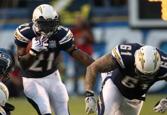 SAN DIEGO - AUGUST 15:  Running back LaDainian Tomlinson #21 of  the San Diego Chargers carries the ball behind the block of guard Nick Hardwick #61 against the Seattle Seahawks on August 15, 2009 at Qualcomm Stadium in San Diego, California.  (Photo by Stephen Dunn/Getty Images)