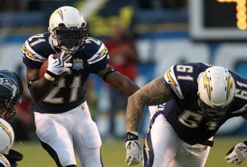 SAN DIEGO - AUGUST 15:  Running back LaDainian Tomlinson #21 of  the San Diego Chargers carries the ball behind the block of guard Nick Hardwick #61 against the Seattle Seahawks on August 15, 2009 at Qualcomm Stadium in San Diego, California.  (Photo by Stephen Dunn/Getty Images)