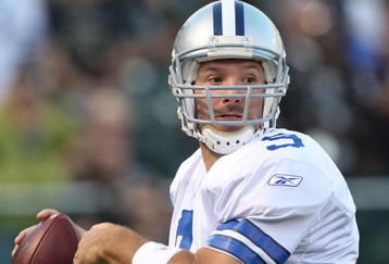 OAKLAND, CA - AUGUST 13: Quarterback Tony Romo #9 of the Dallas Cowboys throws the ball in the first quarter against the Oakland Raiders during a preseason game at Oakland-Alameda County Coliseum on August 13, 2009 in Oakland, California. (Photo by Jed Jacobsohn/Getty Images)