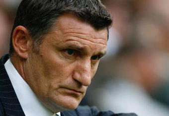 GLASGOW, SCOTLAND - JULY 29:  Celtic coach Tony Mowbray looks on during the UEFA Champions League qualifying match between Celtic and Dinamo Moscow at Celtic Park on July 29,  2009 in Glasgow, Scotland.  (Photo by Jeff J Mitchell/Getty Images)