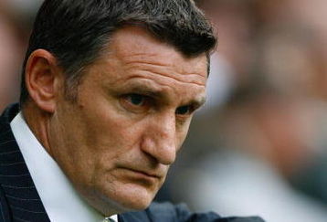 GLASGOW, SCOTLAND - JULY 29:  Celtic coach Tony Mowbray looks on during the UEFA Champions League qualifying match between Celtic and Dinamo Moscow at Celtic Park on July 29,  2009 in Glasgow, Scotland.  (Photo by Jeff J Mitchell/Getty Images)