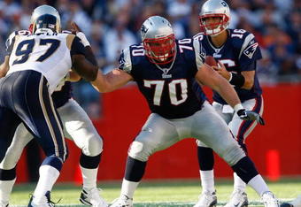 FOXBORO, MA - OCTOBER 26: Logan Mankins #70 and Matt Cassel #16 of the New England Patriots lead the offense during the game with the St. Louis Rams at Gillette Stadium on October 26, 2008 in Foxboro, Massachusetts. (Photo by Jim Rogash/Getty Images)