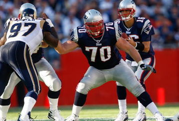 FOXBORO, MA - OCTOBER 26: Logan Mankins #70 and Matt Cassel #16 of the New England Patriots lead the offense during the game with the St. Louis Rams at Gillette Stadium on October 26, 2008 in Foxboro, Massachusetts. (Photo by Jim Rogash/Getty Images)