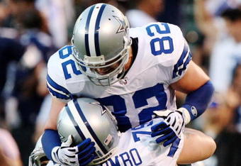 OAKLAND, CA - AUGUST 13:  Tight end Jason Witten #82 of the Dallas Cowboys celebrates his eight-yard touchdown catch with teammate Marc Colombo #75 in the first quarter against the Oakland Raiders during the preseason game at Oakland-Alameda County Coliseum on August 13, 2009 in Oakland, California. (Photo by Jed Jacobsohn/Getty Images)
