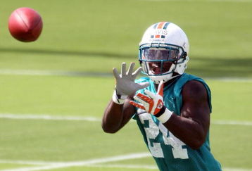 DAVIE, FL - MAY 02:  Rookie cornerback Vontae Davis #24 of the Miami Dolphins catches a ball during mini camp on May 2, 2009 at the Miami Dolphins Training facility in Davie, Florida.  (Photo by Marc Serota/Getty Images)