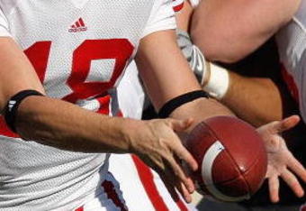 EAST LANSING - NOVEMBER 1:  Quarterback Dustin Sherer #18 of the  Wisconsin Badgers pitches the ball during the game against the Michigan State Spartans at Spartan Stadium on November 1, 2008 in East Lansing, Michigan. (Photo by: Gregory Shamus/Getty Images)