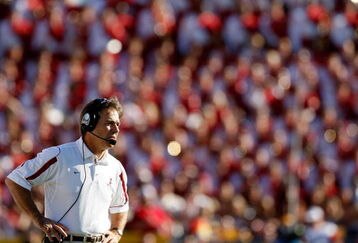 BATON ROUGE, LA - NOVEMBER 08:  Head coach Nick Saban of the Alabama Crimson Tide watches a play against the Louisiana State University Tigers on November 11, 2008 at Tiger Stadium in Baton Rouge, Louisiana.  (Photo by Chris Graythen/Getty Images)