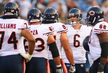 ORCHARD PARK, NY - AUGUST 15:  Jay Cutler #6 of the Chicago Bears huddles with teammates against the Buffalo Bills on  August 15, 2009 at Ralph Wilson Stadium in Orchard Park, New York.  (Photo by Rick Stewart/Getty Images)