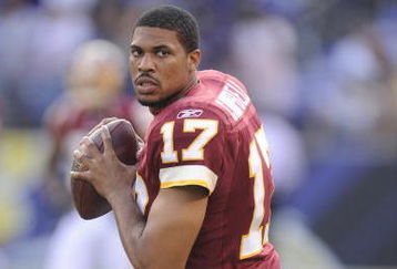 BALTIMORE, MD - AUGUST 13:  Jason Campbell #17 of the Washington Redskins warms up before a NFL preseason football game against the Baltimore Ravens on August 13, 2009 at M & T Bank Stadium in Baltimore, Maryland.   (Photo by Mitchell Layton/Getty Images)