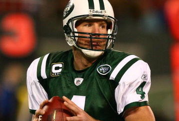 EAST RUTHERFORD, NJ - DECEMBER 28:  Brett Favre #4 of The New York Jets looks to pass against The Miami Dolphins during their game on December 28, 2008 at Giants Stadium in East Rutherford, New Jersey.  (Photo by Al Bello/Getty Images)