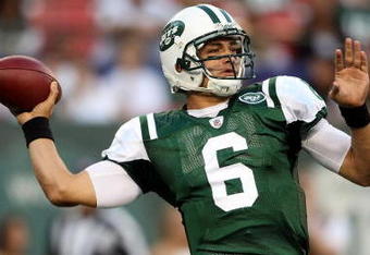 EAST RUTHERFORD, NJ - AUGUST 14:  Mark Sanchez #6 of the New York Jets throws a pass against the St. Louis Rams during their preseason game at Giants Stadium on August 14, 2009  in East Rutherford, New Jersey.  (Photo by Nick Laham/Getty Images)