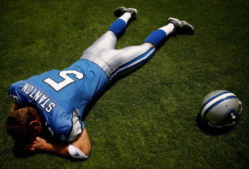 LOS ANGELES, CA - MAY 19: Quarterback, Drew Stanton #5 of the Detroit Lions lays on the field at the 2007 NFL Players Rookie Premiere on May 19, 2007 at the Los Angeles Memorial Coliseum in Los Angeles, California. (Photo by Nick Laham/Getty Images) 