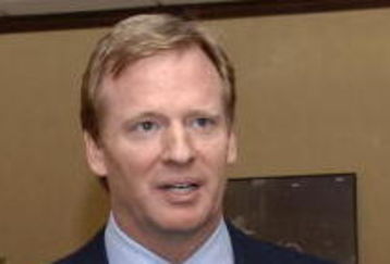 Roger Goodell (right) talks with NFL commissioner Paul Tagliabue after Goodell  is named to succeed Tagliabue  at an owners meeting  in suburban Chicago August 8, 2006.  (Photo by Al Messerschmidt/Getty Images)