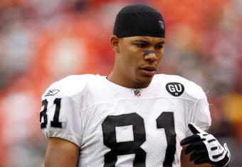 KANSAS CITY, MO - SEPTEMBER 14:  Chaz Schilens #81 of the Oakland Raiders looks on during their NFL game against the Kansas City Chiefs at Arrowhead Stadium on September 14, 2008 in Kansas City, Missouri. The Raiders defeated the Chiefs 23-8. (Photo by Jamie Squire/Getty Images)