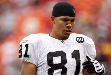 KANSAS CITY, MO - SEPTEMBER 14:  Chaz Schilens #81 of the Oakland Raiders looks on during their NFL game against the Kansas City Chiefs at Arrowhead Stadium on September 14, 2008 in Kansas City, Missouri. The Raiders defeated the Chiefs 23-8. (Photo by Jamie Squire/Getty Images)
