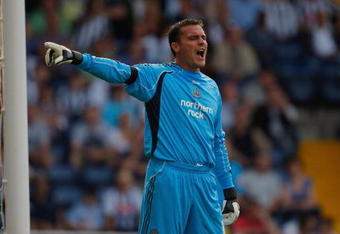 WEST BROMWICH, ENGLAND - AUGUST 08:  Newcastle goalkeeper Steve Harper in action during the Coca Cola Championship game between West Bromwich Albion and Newcastle United at the Hawthorns on August 8, 2009 in West Bromwich, England.  (Photo by Stu Forster/Getty Images)