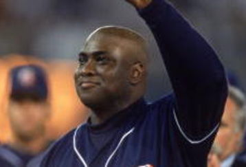 7 Oct 2001:  Right fielder Tony Gwynn #19 of the San Diego Padres acknowledges the crowd during the Major League Baseball game against the Colorado Rockies at Qualcomm Stadium in San Diego, California.  The Rockies defeated the Padres 14-5.  Mandatory Credit:  Christopher Ruppel/Allsport