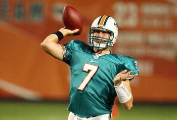MIAMI - AUGUST 17:  Quarterback Chad Henne #7 of the Miami Dolphins throws a pass against the Jacksonville Jaguars during a preseason game at Landshark Stadium on August 17, 2009 in Miami, Florida.  (Photo by Doug Benc/Getty Images)