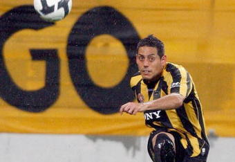 WELLINGTON, NEW ZEALAND - AUGUST 16:  Leo Bertos of the Phoenix kicks the ball during the round two A-League match between the Wellington Phoenix and Perth Glory at Westpac Stadium on August 16, 2009 in Wellington, New Zealand.  (Photo by Marty Melville/Getty Images)