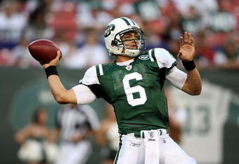 EAST RUTHERFORD, NJ - AUGUST 14:  Mark Sanchez #6 of the New York Jets throws a pass against the St. Louis Rams during their preseason game at Giants Stadium on August 14, 2009  in East Rutherford, New Jersey.  (Photo by Nick Laham/Getty Images)