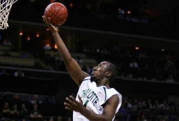 CHARLOTTE, NC - NOVEMBER 29:  An'Juan Wilderness #21 of the UNC Charlotte 49ers shoots the ball as Harvey Hale #4 of the Wake Forest Demon Deacons looks on during their game at Bobcats Arena November 29, 2007 in Charlotte, North Carolina.  (Photo by Streeter Lecka/Getty Images)