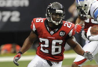 ATLANTA, GA - SEPTEMBER 7: Safety Erik Coleman #26 of the Atlanta Falcons sets on defense against the Detroit Lions at the Georgia Dome on September 7, 2008 in Atlanta, Georgia.  (Photo by Al Messerschmidt/Getty Images) 