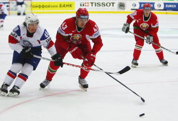 ZURICH, SWITZERLAND - APRIL 30:  Mats Zuccarello Aasen of Norway (L) challenges Viktor Kostiuchenok of Belarus during the IIHF World Championship match between Belarus and Norway at the  Arena Zurich-Kloten on April 30, 2009 in Zurich, Switzerland.  (Photo by Mike Hewitt/Getty Images)
