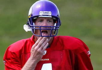 EDEN PRAIRIE, MN - AUGUST 18:  Brett Favre #4 participates in a passing drill during a Minnesota Vikings practice session on August 18, 2009 at Winter Park in Eden Prairie, Minnesota. Favre has reportedly agreed to play for the Vikings, a reversal of his announced retirement.  (Photo by Scott A. Schneider/Getty Images)