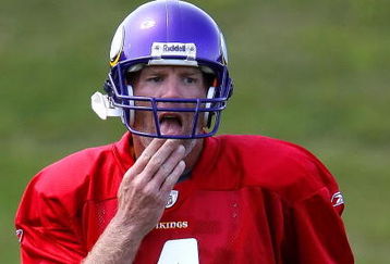 EDEN PRAIRIE, MN - AUGUST 18:  Brett Favre #4 participates in a passing drill during a Minnesota Vikings practice session on August 18, 2009 at Winter Park in Eden Prairie, Minnesota. Favre has reportedly agreed to play for the Vikings, a reversal of his announced retirement.  (Photo by Scott A. Schneider/Getty Images)