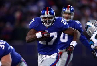 EAST RUTHERFORD, NJ - DECEMBER 21:  Running back Brandon Jacobs #27 of the New York Giants runs against the Carolina Panthers on December 21, 2008 at Giants Stadium in East Rutherford, New Jersey.  (Photo by Chris McGrath/Getty Images)
