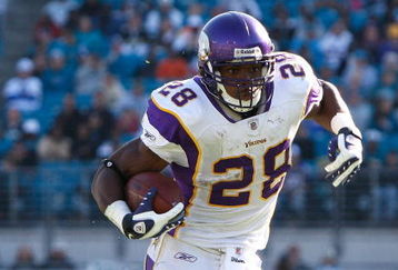 JACKSONVILLE, FL - NOVEMBER 23:  Adrian Peterson #28 of the Minnesota Vikings runs for yardage against the Jacksonville Jaguars during the game at Jacksonville Municipal stadium on November 23, 2008 in Jacksonville, Florida.  (Photo by Sam Greenwood/Getty Images)