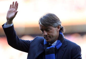 GENOA, ITALY - FEBRUARY 24:  Inter Milan's head coach Roberto Mancini waves during the Serie A match between UC Sampdoria and Inter Milan at the Stadio Luigi Ferraris on February 24, 2008 in Genoa, Italy.  (Photo by NewPress/Getty Images)