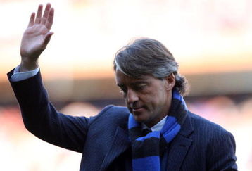 GENOA, ITALY - FEBRUARY 24:  Inter Milan's head coach Roberto Mancini waves during the Serie A match between UC Sampdoria and Inter Milan at the Stadio Luigi Ferraris on February 24, 2008 in Genoa, Italy.  (Photo by NewPress/Getty Images)