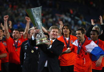 ISTANBUL, TURKEY - MAY 20:  Shakhtar Donetsk owner Rinat Akhmetov and Darijo Srna celebrate with the trophy following their team's victory after extra time at the end of the UEFA Cup Final between Shakhtar Donetsk and Werder Bremen at the Sukru Saracoglu Stadium on May 20, 2009 in Istanbul, Turkey.  (Photo by Mike Hewitt/Getty Images)
