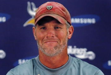 EDEN PRAIRIE, MN - AUGUST 18: Brett Favre talks with the media after his first practice with the Minnesota Vikings on August 18, 2009 at Winter Park in Eden Prairie, Minnesota.  (Photo by Scott A. Schneider/Getty Images)