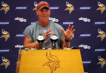 EDEN PRAIRIE, MN - AUGUST 18: Brett Favre talks with the media after his first practice with the Minnesota Vikings on August 18, 2009 at Winter Park in Eden Prairie, Minnesota.  (Photo by Scott A. Schneider/Getty Images)