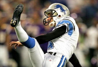 MINNEAPOLIS - OCTOBER 12: Jason Hanson #4 of the Detroit Lions kicks a field goal against the Minnesota Vikings at the HHH Metrodome October 12, 2008 in Minneapolis, Minnesota. (Photo by Matthew Stockman/Getty Images)