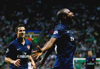 GLASGOW, SCOTLAND - AUGUST 18:  William Gallas of Arsenal celebrates after scoring during the UEFA Champions League qualifying match between Celtic and Arsenal at Celtic Park on August 18, 2009 in Glasgow, Scotland.  (Photo by Jeff J Mitchell/Getty Images)