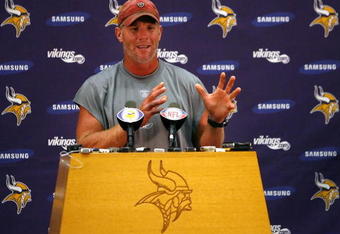 EDEN PRAIRIE, MN - AUGUST 18: Brett Favre talks with the media after his first practice with the Minnesota Vikings on August 18, 2009 at Winter Park in Eden Prairie, Minnesota.  (Photo by Scott A. Schneider/Getty Images)