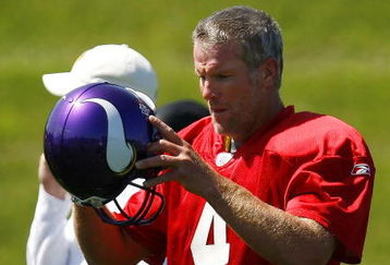 EDEN PRAIRIE, MN - AUGUST 18:  Brett Favre #4 finishes a passing drill during a Minnesota Vikings practice session on August 18, 2009 at Winter Park in Eden Prairie, Minnesota. Favre has reportedly agreed to play for the Vikings, a reversal of his announced retirement.  (Photo by Scott A. Schneider/Getty Images)