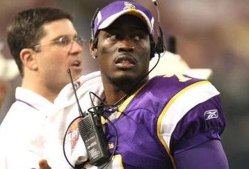 MINNEAPOLIS - SEPTEMBER 21:  Quarterback Tarvaris Jackson #7 of the Minnesota Vikings was on the sidelines during the game against the Carolina Panthers at the HH Humphrey Metrodome on September 21, 2008 in Minneapolis, Minnesota.  The Vikings defeated the Panthers 20-10.  (Photo by David Sherman/Getty Images)