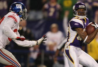 MINNEAPOLIS - DECEMBER 28:   Bernard Berrian #87 of the Minnesota Vikings makes the catch and runs it in for a touchdown as James Butler #37 of the New York Giants defends on December 28,2008 at the Hubert H. Humphrey Metrodome in Minneapolis, Minnesota. The Vikings defeated the Giants 20-19.(Photo by Elsa/Getty Images)