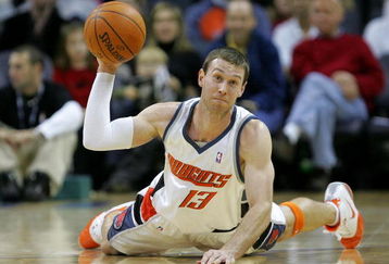 CHARLOTTE, NC - DECEMBER 21:  Matt Carroll #13 of the Charlotte Bobcats throws a ball from the floor against the New York Knicks during their game at Bobcats Arena December 21, 2007 in Charlotte, North Carolina.  (Photo by Streeter Lecka/Getty Images)