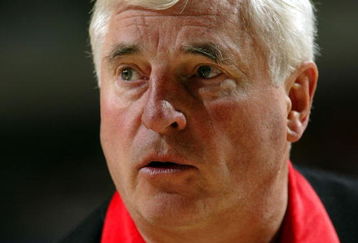 DALLAS - MARCH 15: Head coach Bob Knight of the Texas Tech Red Raiders talks to his players against the Okalahoma Sooners during the semifinals of the Phillips 66 Big XII Championships at the American Airlines Center March 15, 2003, in Dallas, Texas.  Oklahoma won 67-60 in overtime.  (Photo by Brian Bahr/Getty Images)