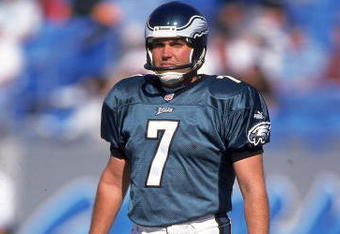 7 Nov 1999: Sean Landeta #7 of the Philadelphia Eagles holds the ball during a game against the Carolina Panthers at Ericcson Stadium in Charlotte, North Carolina. The Panthers defeated the Eagles 33-7. Mandatory Credit: Scott Halleran  /Allsport