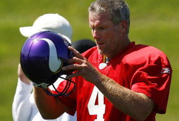EDEN PRAIRIE, MN - AUGUST 18:  Brett Favre #4 finishes a passing drill during a Minnesota Vikings practice session on August 18, 2009 at Winter Park in Eden Prairie, Minnesota. Favre has reportedly agreed to play for the Vikings, a reversal of his announced retirement.  (Photo by Scott A. Schneider/Getty Images)