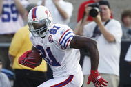 CANTON, OH - AUGUST 9: Terrell Owens #81 of the Buffalo Bills runs with the football against the Tennessee Titans during the Pro Football Hall of Fame Game at Fawcett Stadium on August 9, 2009 in Canton, Ohio. (Photo by Joe Robbins/Getty Images)