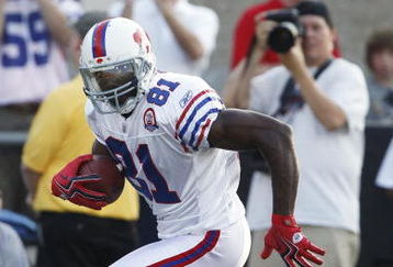 CANTON, OH - AUGUST 9: Terrell Owens #81 of the Buffalo Bills runs with the football against the Tennessee Titans during the Pro Football Hall of Fame Game at Fawcett Stadium on August 9, 2009 in Canton, Ohio. (Photo by Joe Robbins/Getty Images)