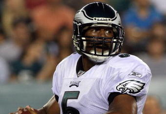 PHILADELPHIA - AUGUST 13:  Donovan McNabb #5 of the Philadelphia Eagles throws a pass against the New England Patriots on August 13, 2009 at Lincoln Financial Field in Philadelphia, Pennsylvania.  (Photo by Jim McIsaac/Getty Images)