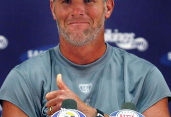 EDEN PRAIRIE, MN - AUGUST 18: Brett Favre talks with the media after his first practice with the Minnesota Vikings on August 18, 2009 at Winter Park in Eden Prairie, Minnesota.  (Photo by Scott A. Schneider/Getty Images)